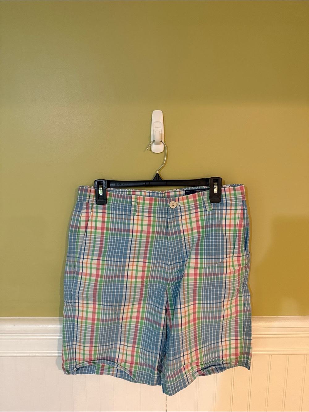 Vineyard Vines Men's Size 32W Plaid Shorts - Blue, Green & Pink